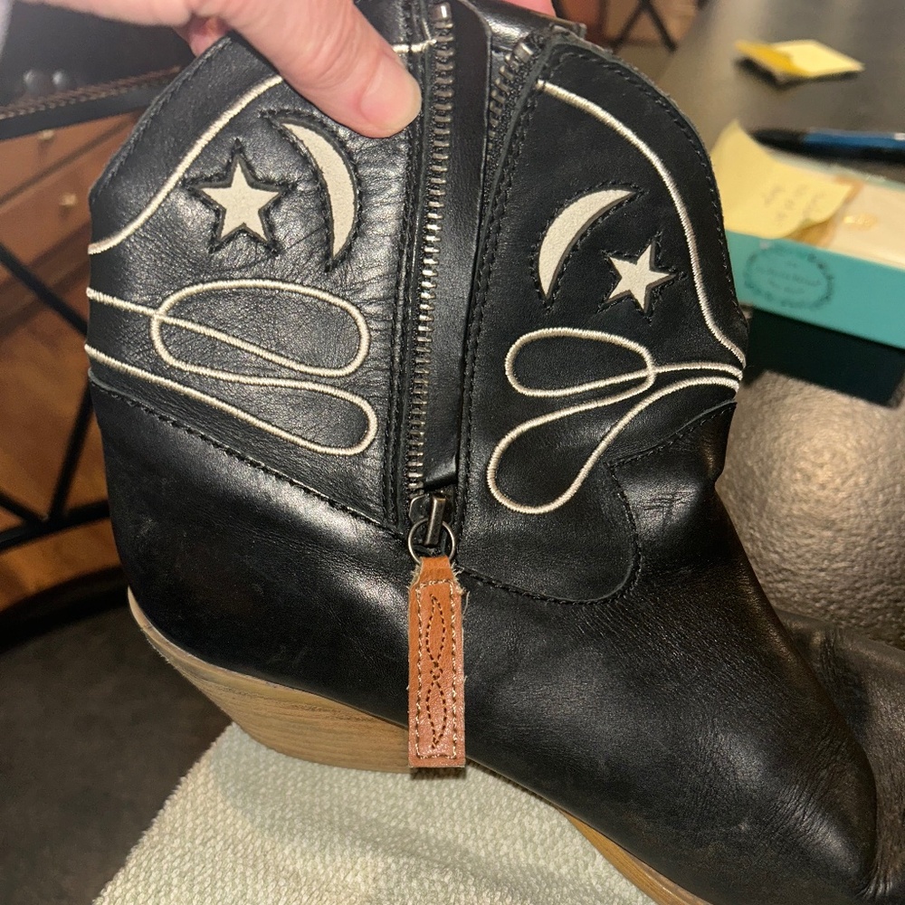 Dingo, black leather ankle boot, size 10